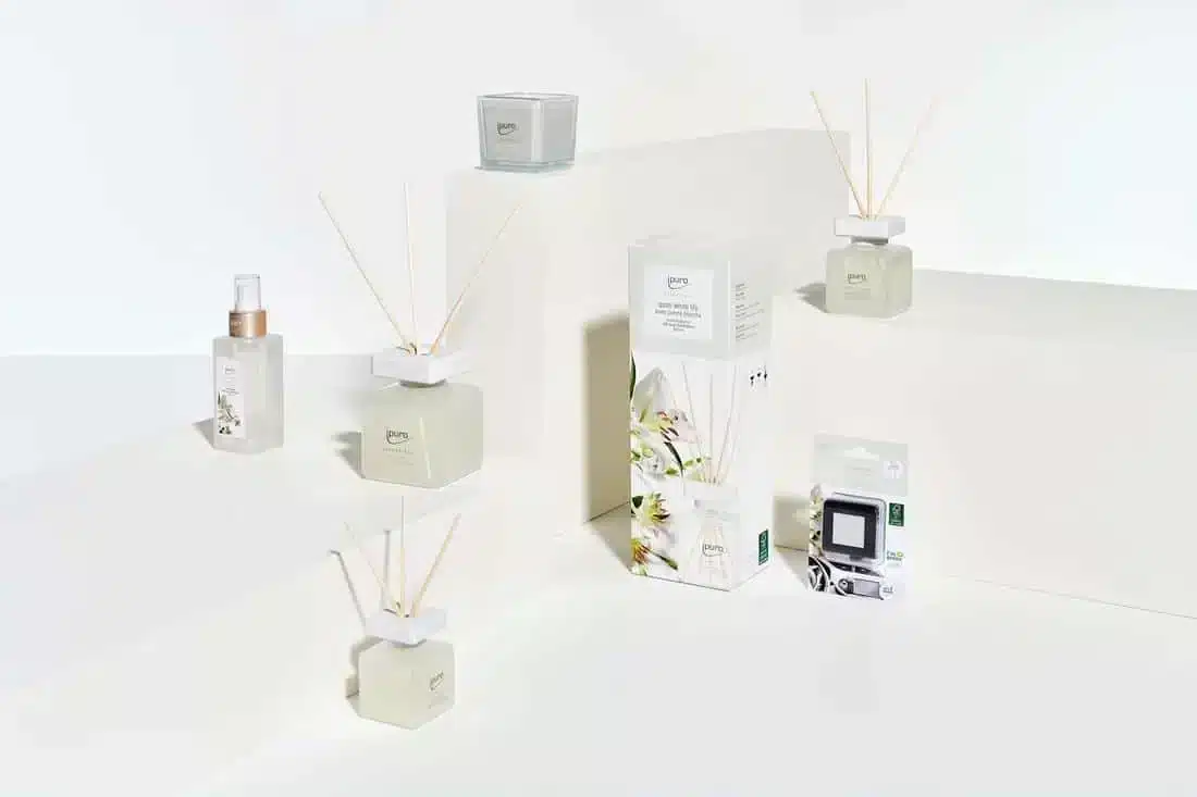 Collectie Ipuro Essentials White Lily met geurstokjes, roomspray, geschenkdoos en autoverfrisser
