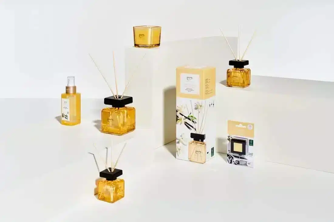 Collectie Ipuro Essentials Soft Vanilla met geurstokjes, roomspray, geschenkdoos en autoverfrisser