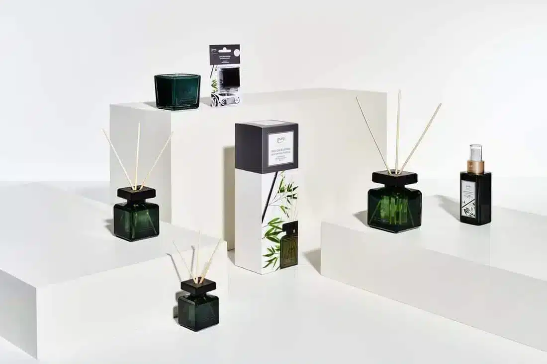 Collectie Ipuro Essentials Black Bamboo met geurstokjes, roomspray en geschenkdoos met bamboeprint