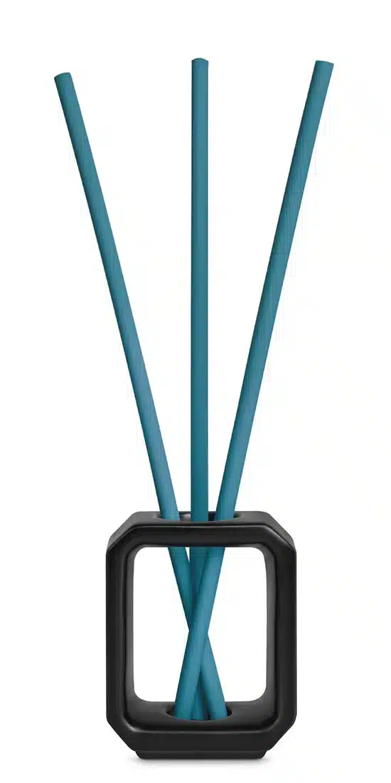 Ipuro Essentials Scented Stick navulling Cotton Field met blauwe geurstokjes in zwarte vaas