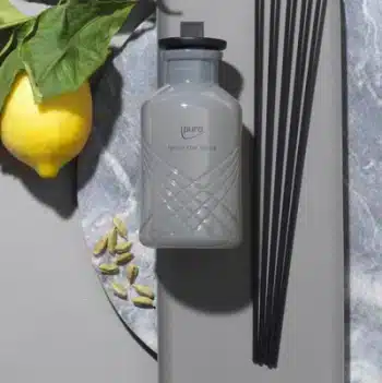 Grey ipuro Exclusive thé épicé diffuser 240ml with lemon and cardamom on marble